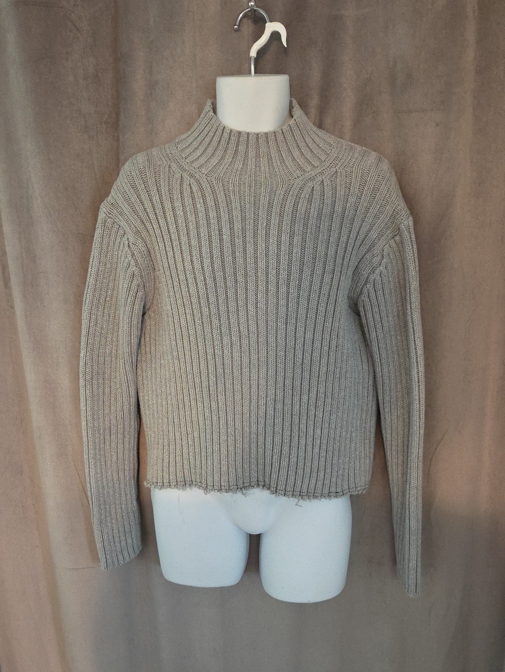 GAP Large Ribbed Mock Neck Sweater in Gray